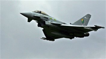 Un avion de chasse Typhoon tel que ceux déployés par le Royaume-Uni Un avion de chasse Typhoon tel que ceux déployés par le Royaume-Uni