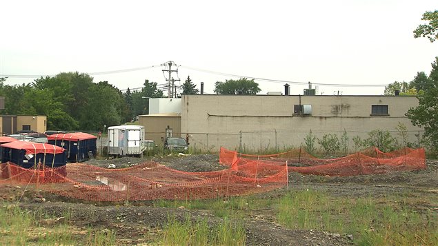 L'entrepôt illégal de BPC de Pointe-Claire L'entrepôt illégal de BPC de Pointe-Claire