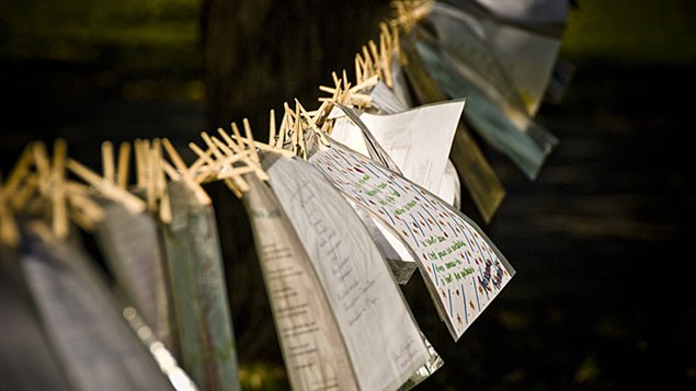 Une « corde à poèmes » au Festival international de poésie de Trois-Rivières Une « corde à poèmes » au Festival international de poésie de Trois-Rivières