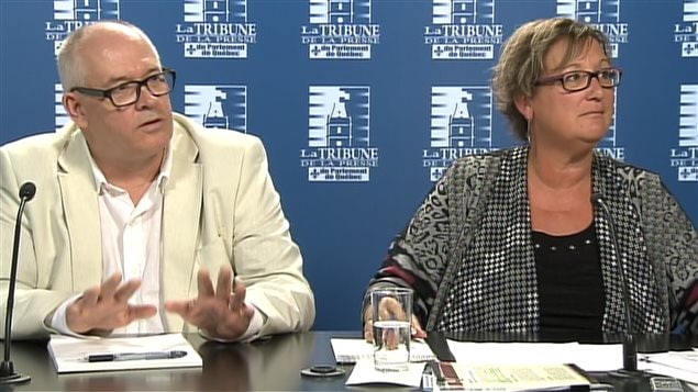 Les représentants du SFPQ en conférence de presse à Québec. Les représentants du SFPQ en conférence de presse à Québec.