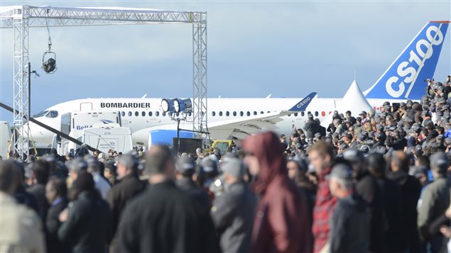 Plus de 2700 personnes ont assisté au vol inaugural, à Mirabel Plus de 2700 personnes ont assisté au vol inaugural, à Mirabel