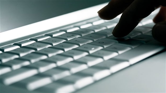 Un clavier d'ordinateur Un clavier d'ordinateur