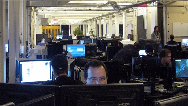 Des employés de la firme Ubisoft, à Montréal. La production de jeux vidéo est un secteur où il y a de la création d'emplois. Des employés de la firme Ubisoft, à Montréal. La production de jeux vidéo est un secteur où il y a de la création d'emplois.