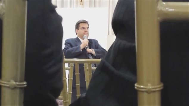 Denis Coderre lors d'une rencontre avec des représentants de la communauté juive hassidique de Montréal. Denis Coderre lors d'une rencontre avec des représentants de la communauté juive hassidique de Montréal.