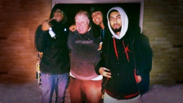L'ex-maire Rob Ford devant une possible fumerie de crack L'ex-maire Rob Ford devant une possible fumerie de crack