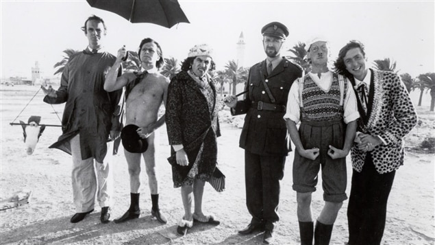 Monty Python : John Cleese, Terry Gilliam, Terry Jones, Graham Chapman, Michael Palin et Eric Idle. Monty Python : John Cleese, Terry Gilliam, Terry Jones, Graham Chapman, Michael Palin et Eric Idle.