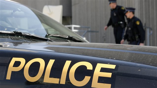 Les policiers de la police provinciale de l'Ontario recevront une augmentation de salaire de 8,5 % cette année. Les policiers de la police provinciale de l'Ontario recevront une augmentation de salaire de 8,5 % cette année.
