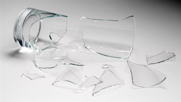 Un verre brisé Un verre brisé