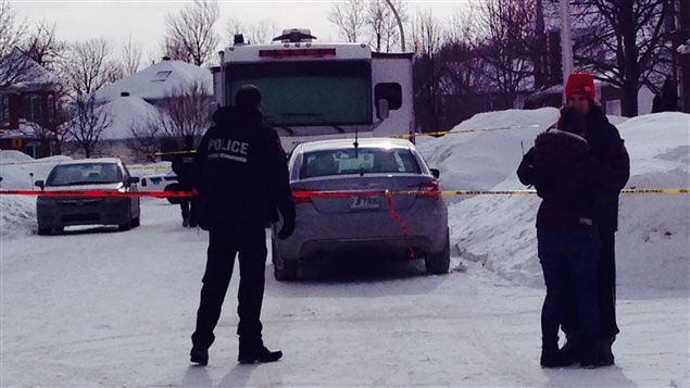 Un périmètre de sécurité a été érigé sur la rue Sicard, à Trois-Rivières. Un périmètre de sécurité a été érigé sur la rue Sicard, à Trois-Rivières.