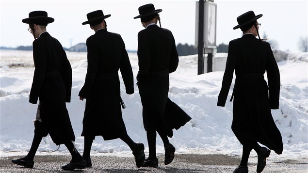 Des enfants de la secte Lev Tahor, en Ontario, le 5 mars dernier. Des enfants de la secte Lev Tahor, en Ontario, le 5 mars dernier.