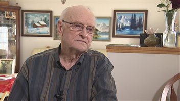Raymond Chabot, 90 ans, prend soin de sa femme atteinte de la maladie d'Alzheimer. Il vit à Ponteix. Il sait qu'il devra choisir un centre d'hébergement privé pour recevoir de l'aide, et il aimerait avoir accès aux rapports d'inspection. Raymond Chabot, 90 ans, prend soin de sa femme atteinte de la maladie d'Alzheimer. Il vit à Ponteix. Il sait qu'il devra choisir un centre d'hébergement privé pour recevoir de l'aide, et il aimerait avoir accès aux rapports d'inspection.