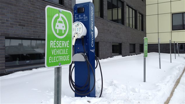 Une borne de recharge pour les voitures électriques Une borne de recharge pour les voitures électriques