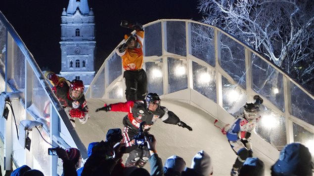 La finale du Red Bull Crashed Ice, une compétition de patinage extrême, s’est tenue samedi soir pour une 9e année consécutive à Québec. La finale du Red Bull Crashed Ice, une compétition de patinage extrême, s’est tenue samedi soir pour une 9e année consécutive à Québec.