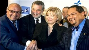 Philippe Couillard, l'ex-ministre libérale Monique Jérôme-Forget (au centre) et Arthur Porter (à droite), en 2007.