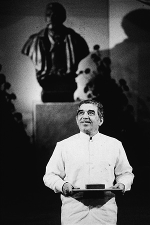 Gabriel Garcia Marquez après avoir reçu le prix Nobel de littérature en 1982 en Suède. Gabriel Garcia Marquez après avoir reçu le prix Nobel de littérature en 1982 en Suède.