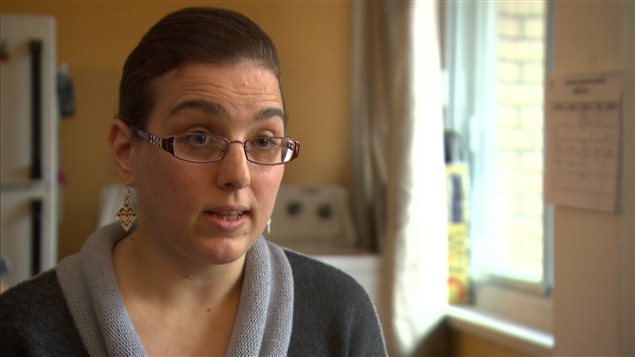 Shiffra a grandi dans une communauté hassidique avant de la quitter pour que ses enfants aient accès à un enseignement laïc. Shiffra a grandi dans une communauté hassidique avant de la quitter pour que ses enfants aient accès à un enseignement laïc.