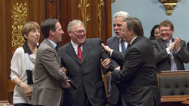 Les chefs de parti ont accompagné Jacques Chagnon, président élu de l'Assemblée nationale, sur son siège. Les chefs de parti ont accompagné Jacques Chagnon, président élu de l'Assemblée nationale, sur son siège.