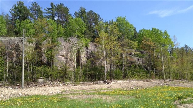 Le site d'escalade de Ville-Marie, haut d'une quinzaine de mètres. Le site d'escalade de Ville-Marie, haut d'une quinzaine de mètres.