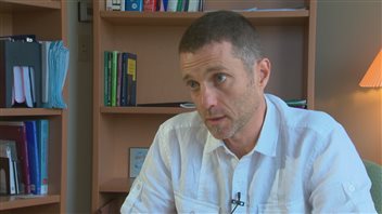 Le Dr Michel Lucas est épidémiologiste-chercheur au Centre de recherche CHU de Québec. Le Dr Michel Lucas est épidémiologiste-chercheur au Centre de recherche CHU de Québec.