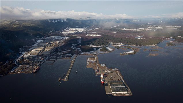 Le canal Douglas, vu des airs, à Kitimat le 10 janvier 2012. Emplacement prévu pour la fin du pipeline Northern Gateway d'Enbridge. Le canal Douglas, vu des airs, à Kitimat le 10 janvier 2012. Emplacement prévu pour la fin du pipeline Northern Gateway d'Enbridge.