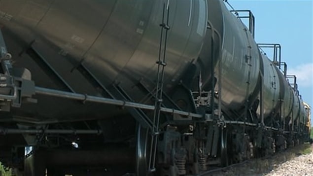 Un an plus tard les résidents et les commerçants de Lac-Mégantic tentent toujours de se relever du tragique déraillement d’un train en plein centre-ville qui a fait 47 morts l’été dernier. Il y a les séquelles psychologiques… mais aussi les conséquences financières… plusieurs ont perdu leur commerce, leur gagne-pain. On en parle avec Isabelle Hallé, directrice générale de la Chambre de commerce région de Mégantic Un an plus tard les résidents et les commerçants de Lac-Mégantic tentent toujours de se relever du tragique déraillement d’un train en plein centre-ville qui a fait 47 morts l’été dernier. Il y a les séquelles psychologiques… mais aussi les conséquences financières… plusieurs ont perdu leur commerce, leur gagne-pain. On en parle avec Isabelle Hallé, directrice générale de la Chambre de commerce région de Mégantic