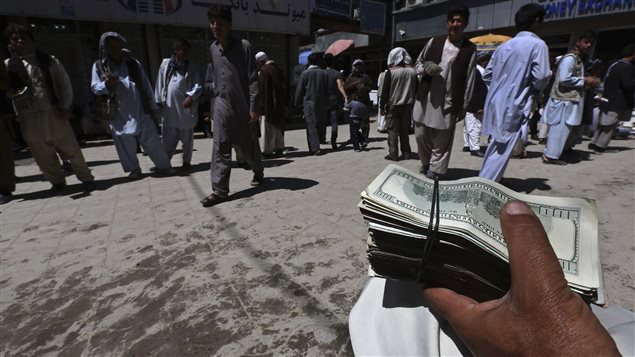 « Nous avons dépensé trop en trop peu de temps dans un pays trop petit avec trop peu de contrôles », soutient l'inspecteur général spécial des États-Unis pour la reconstruction de l'Afghanistan, John Sopko. « Nous avons dépensé trop en trop peu de temps dans un pays trop petit avec trop peu de contrôles », soutient l'inspecteur général spécial des États-Unis pour la reconstruction de l'Afghanistan, John Sopko.