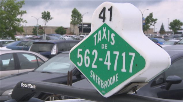 Un chauffeur de taxi de Sherbrooke a été agressé par des clients. Un chauffeur de taxi de Sherbrooke a été agressé par des clients.