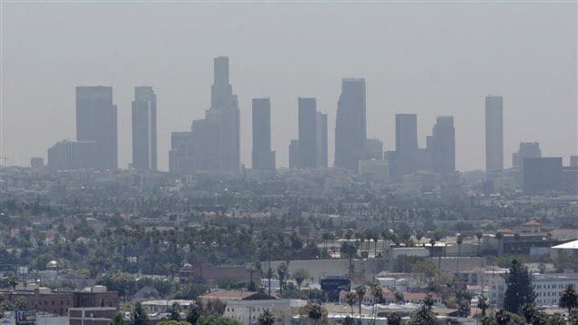 Le smog enveloppe Los Angeles, en Californie. Le smog enveloppe Los Angeles, en Californie.