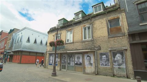 Le projet « Embellissons notre quartier » vise à attirer l'attention des citoyens sur les édifices laissés à l'abandon. Le projet « Embellissons notre quartier » vise à attirer l'attention des citoyens sur les édifices laissés à l'abandon.