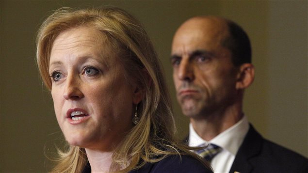 La ministre des Transports du Canada, Lisa Raitt, et le ministre Steven Blaney. La ministre des Transports du Canada, Lisa Raitt, et le ministre Steven Blaney.