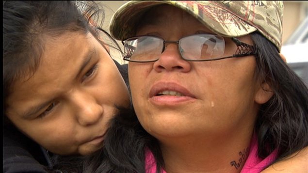 Robyn Fontaine (à droite) pleure la mort de sa nièce Tina dont le corps a été retrouvé à Winnipeg. Robyn Fontaine (à droite) pleure la mort de sa nièce Tina dont le corps a été retrouvé à Winnipeg.