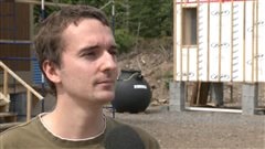 Didier Merette-Dufresne, de Laval, fera l'acquisition d'une mini-maison. Didier Merette-Dufresne, de Laval, fera l'acquisition d'une mini-maison.