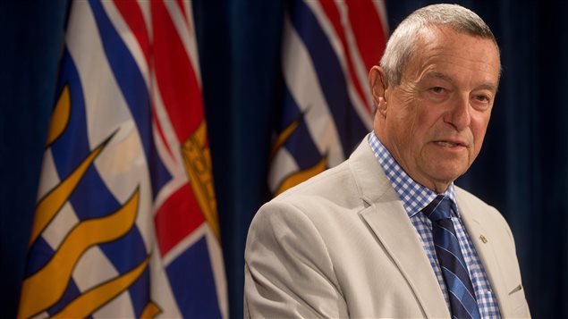 Le ministre de l'Éducation Peter Fassbender a confirmé dimanche que les élèves britanno-colombiens n'auront pas de rentrée scolaire mardi. Le ministre de l'Éducation Peter Fassbender a confirmé dimanche que les élèves britanno-colombiens n'auront pas de rentrée scolaire mardi.
