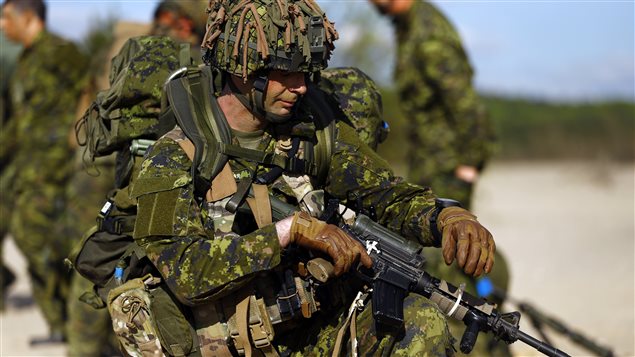 Des soldats canadiens participent à un exercice de l'OTAN en Pologne, en mai 2014. Des soldats canadiens participent à un exercice de l'OTAN en Pologne, en mai 2014.