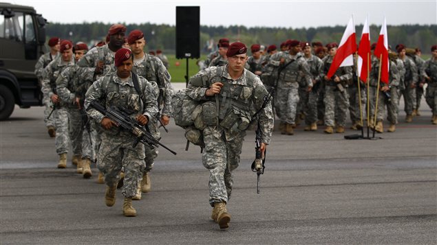 Des parachutistes américians prennent part à des manoeuvres de l'OTAN tenues en Pologne en avril 2014. Des parachutistes américians prennent part à des manoeuvres de l'OTAN tenues en Pologne en avril 2014.