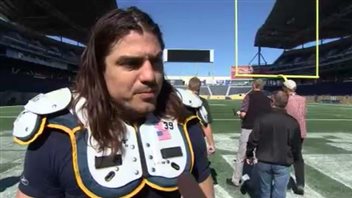 Le centre-arrière des Blue Bombers de Winnipeg, Michel-Pierre Pontbriand Le centre-arrière des Blue Bombers de Winnipeg, Michel-Pierre Pontbriand