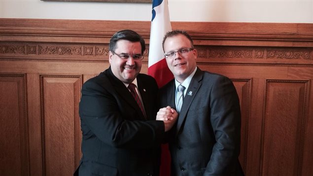 Le maire de Montréal, Denis Coderre, et le maire des Îles-de-la-Madeleine, Jonathan Lapierre Le maire de Montréal, Denis Coderre, et le maire des Îles-de-la-Madeleine, Jonathan Lapierre