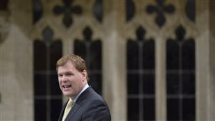 Le ministère des Affaires étrangères, John Baird, a ouvert le débat sur la mission canadienne contre l'État islamique. Le ministère des Affaires étrangères, John Baird, a ouvert le débat sur la mission canadienne contre l'État islamique.