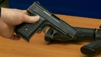 Le gouvernement Harper compte faciliter la vie des propriétaires d'armes à feu. Le gouvernement Harper compte faciliter la vie des propriétaires d'armes à feu.