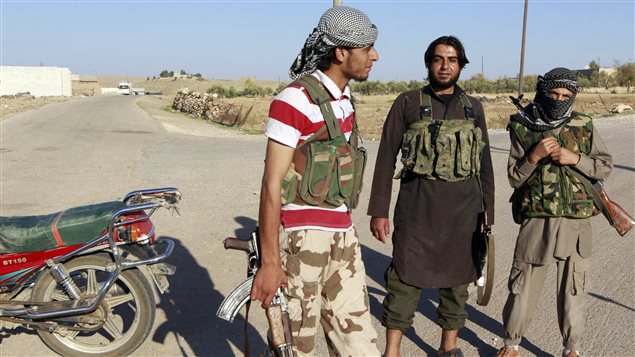 Des djihadistes tiennent une intersection en préiphérie de Kobané. Des djihadistes tiennent une intersection en préiphérie de Kobané.