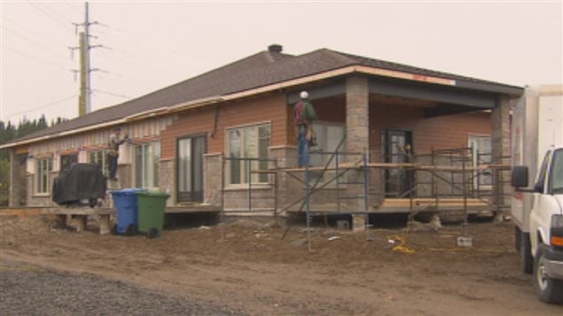 Une maison en construction à Saguenay Une maison en construction à Saguenay