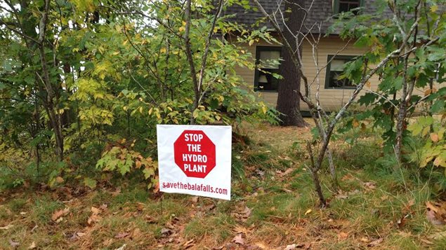 Des résidents du canton de Muskoka Lakes sont contre la construction de la centrale. Des résidents du canton de Muskoka Lakes sont contre la construction de la centrale.