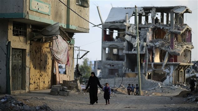 Un des immeubles qui ont été détruits à Gaza durant la guerre de 50 jours entre le Hamas et Israël, selon des témoins. Un des immeubles qui ont été détruits à Gaza durant la guerre de 50 jours entre le Hamas et Israël, selon des témoins.