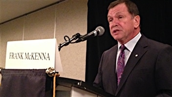 L'ancien premier ministre du Nouveau-Brunswick Frank McKenna L'ancien premier ministre du Nouveau-Brunswick Frank McKenna
