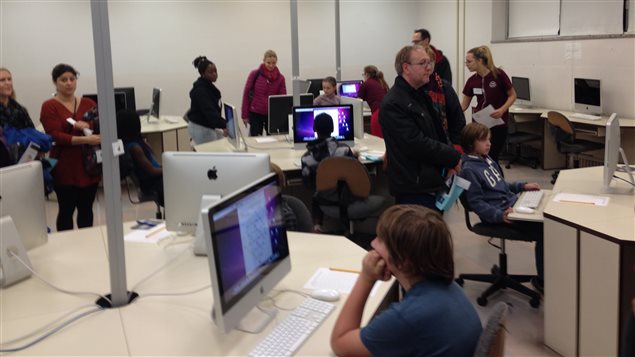 Visite d'une classe d'informatique à l'école Chomedey-de-Maisonneuve Visite d'une classe d'informatique à l'école Chomedey-de-Maisonneuve