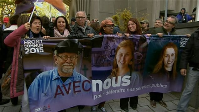 Le Front commun qui regroupe la CSN, la FTQ et le Secrétariat intersyndical (APTS, SFPQ, CSQ) ont manifesté à Québec. Le Front commun qui regroupe la CSN, la FTQ et le Secrétariat intersyndical (APTS, SFPQ, CSQ) ont manifesté à Québec.