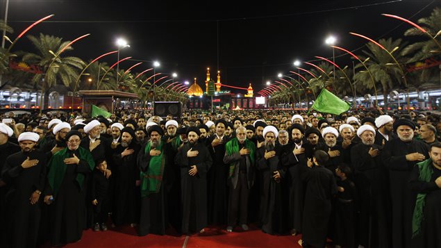 Des chiites musulmans d'Irak célèbrent Achoura à Karbala. Des chiites musulmans d'Irak célèbrent Achoura à Karbala.