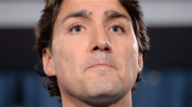 Le chef du PLC, Justin Trudeau, fait une déclaration aux médias après avoir suspendu deux députés de son caucus, en raison des allégations d'inconduite qui les frappent. Le chef du PLC, Justin Trudeau, fait une déclaration aux médias après avoir suspendu deux députés de son caucus, en raison des allégations d'inconduite qui les frappent.
