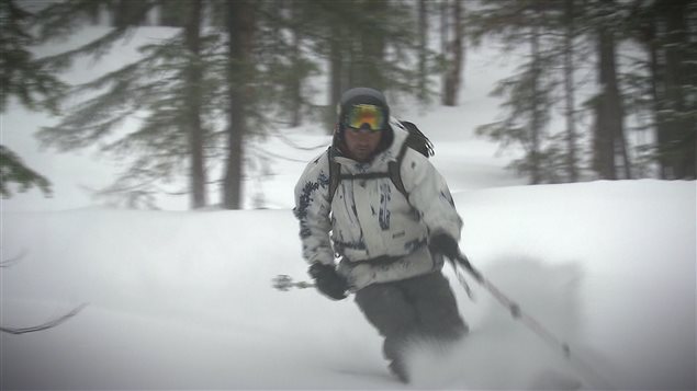 Le ski hors-piste est de plus en plus populaire. Le ski hors-piste est de plus en plus populaire.