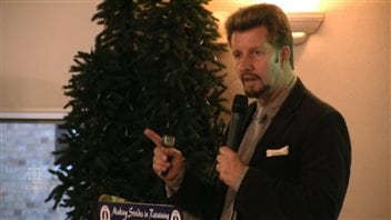L'Américain Brian Clement affirme que les personnes souffrant du cancer peuvent s'en guérir eux-mêmes. L'Américain Brian Clement affirme que les personnes souffrant du cancer peuvent s'en guérir eux-mêmes.